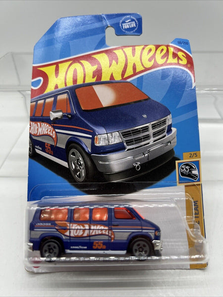 HOT WHEELS Dodge Van 2/5 HW 55 Race Team 66/250 Diecast Mattel)