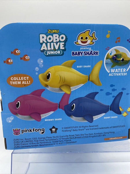 Robo Alive Junior Baby Shark Battery-Powered Sing and Swim Bath Toy by ZURU