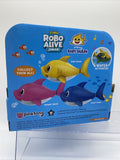 Robo Alive Junior BABY SHARK Battery-Powered SING AND SWIM Bath Toy (Yellow Zuru